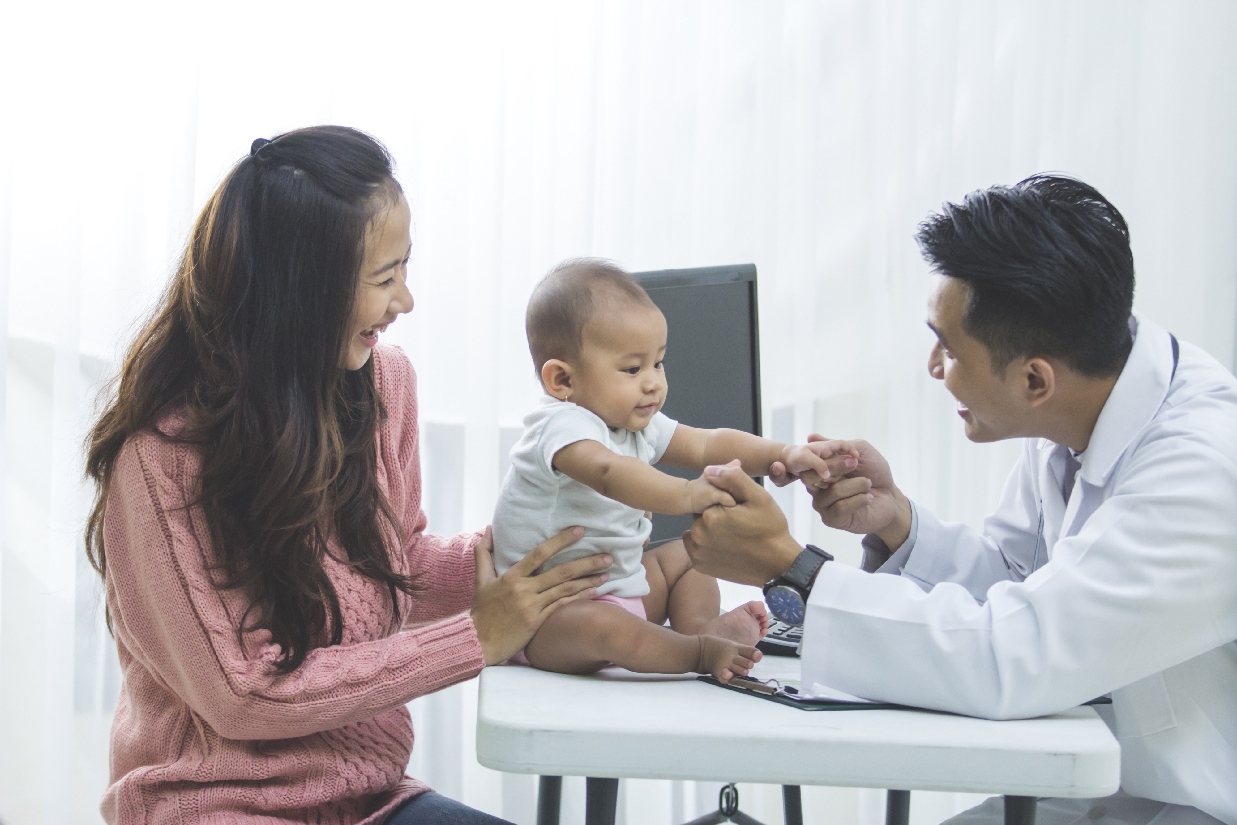 pendengaran bayi baru lahir, masalah pendengaran bayi, perkembangan indera bayi, stimulasi pendengaran bayi, Bunda, si Kecil